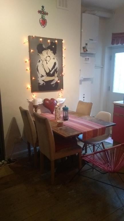 Homey, warm & welcoming room. room 4