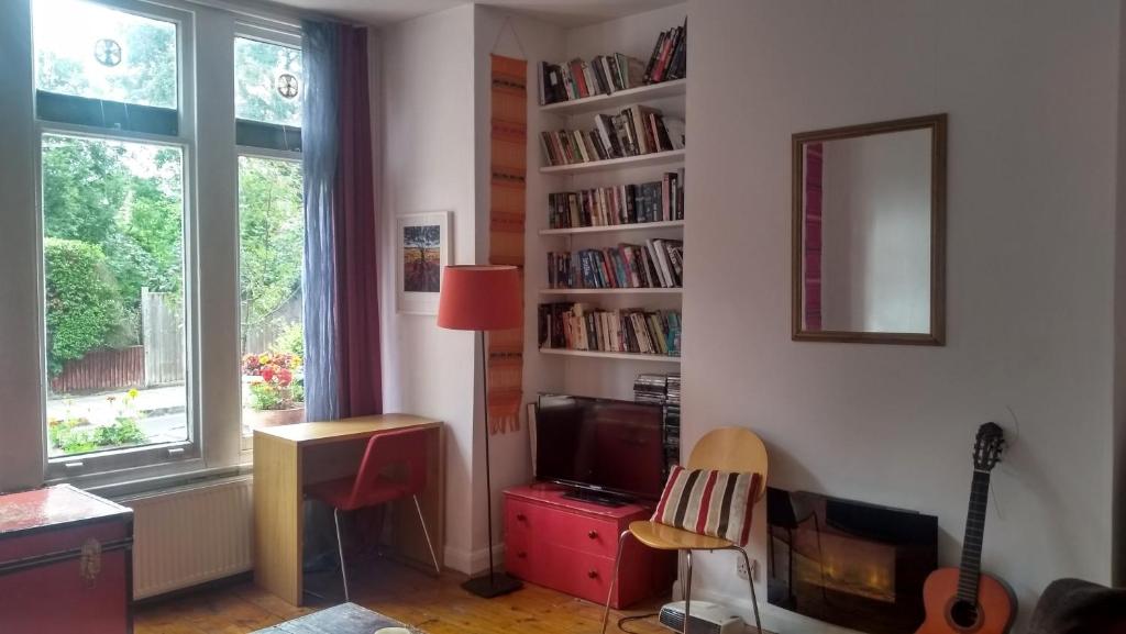 Homey, warm & welcoming room. room 5